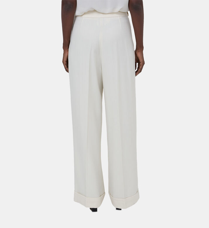 بنطال بثنيات عريض الساقين