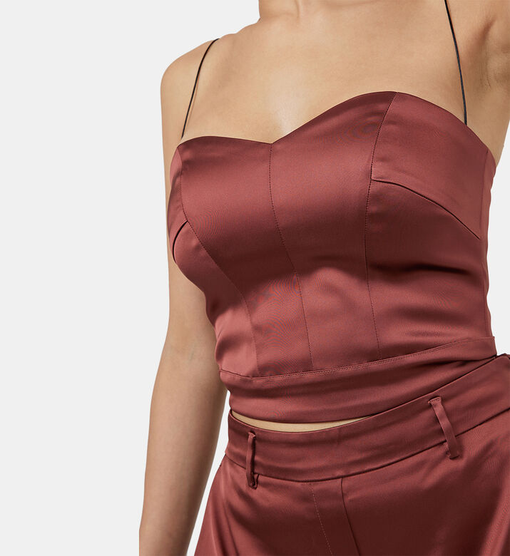 تمتد دوقة الساتان بوستير