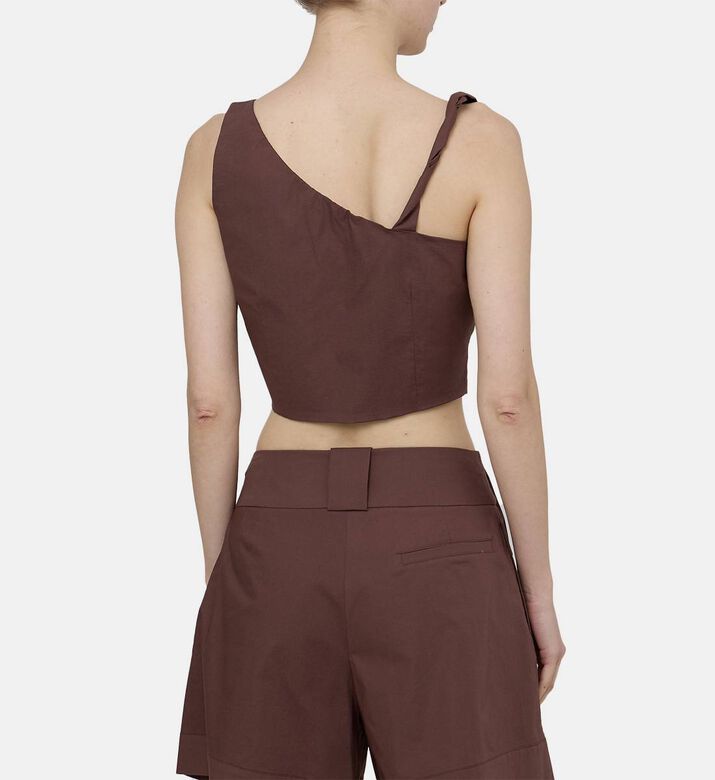 بلوزة قصيرة بكتف واحد بلمسة ذهبية اللون