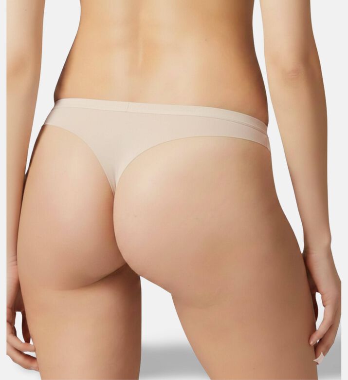 Simone Perele Thong, Model View