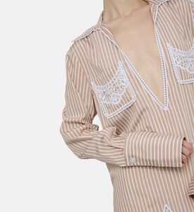 قميص مخطط بتفاصيل دانتيل