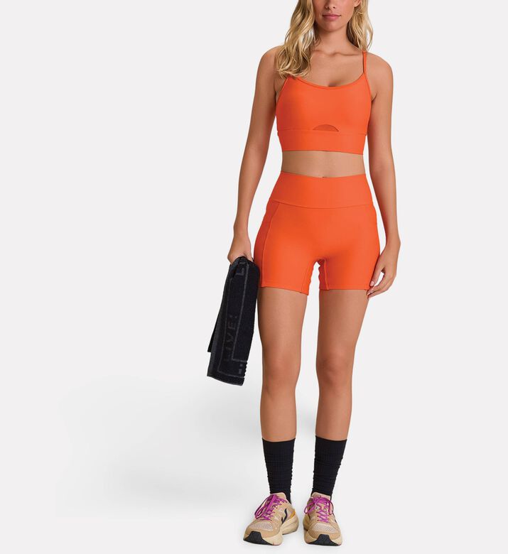 LIVE! Strong Hydrafit Adaptiv Top, Model View