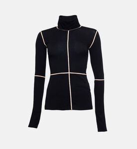 بلوزة ضيقة بدرزات متباينة