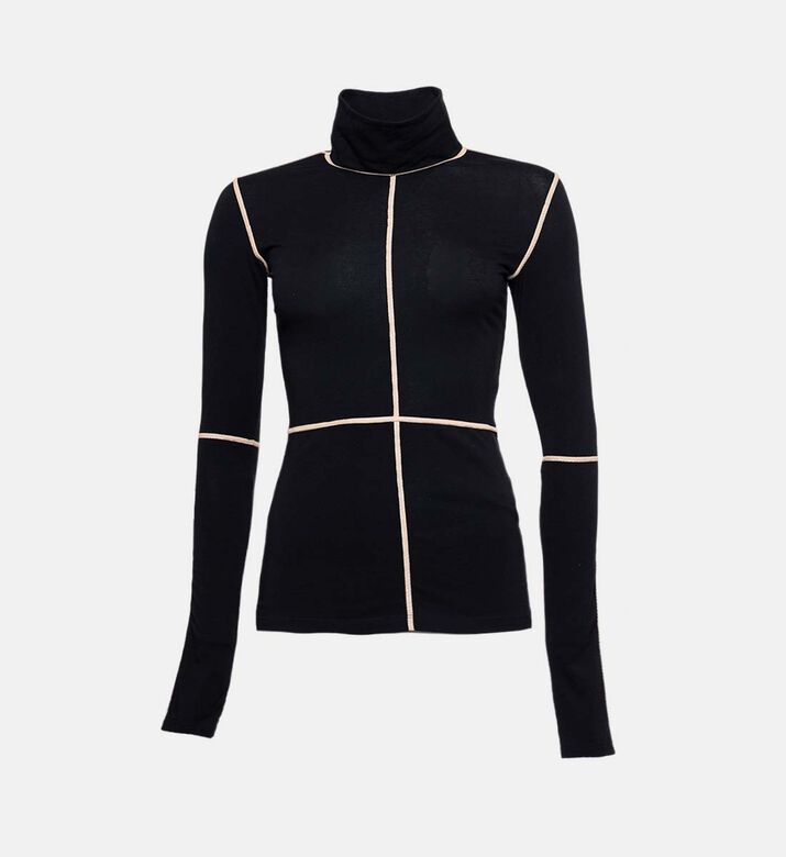 بلوزة ضيقة بدرزات متباينة