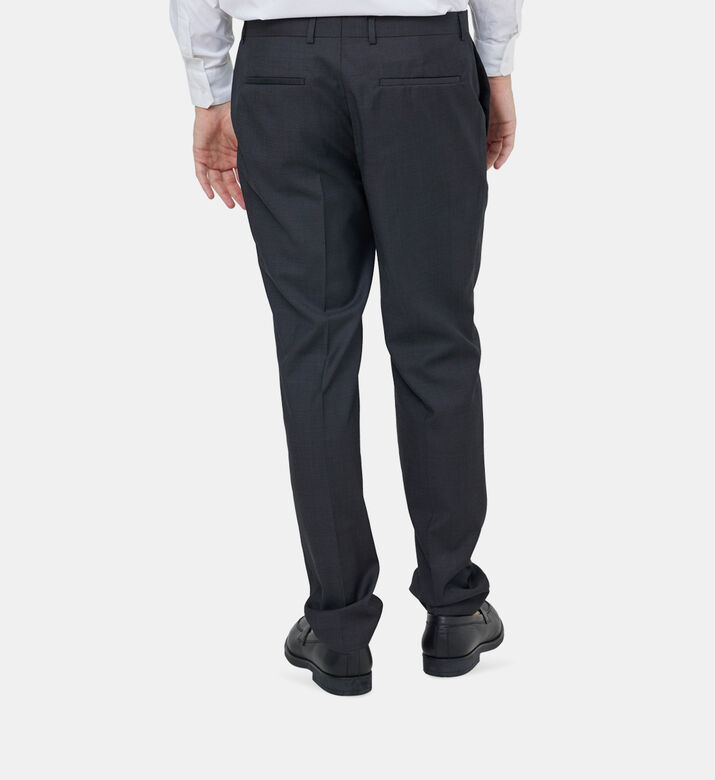 بنطال بصوف بكر وقصة تضيق نحو الأسفل