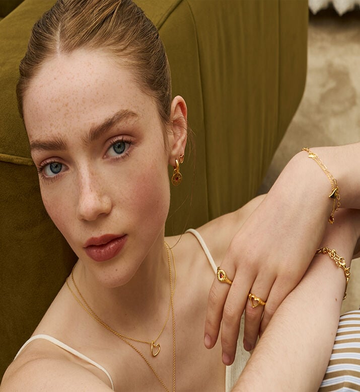 Ottoman Hands Garnet Heart Design Ring, Packshot View Ottoman Hands Garnet Heart Design Ring, Packshot View