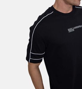 تيشيرت مزين بتفاصيل دقيقة