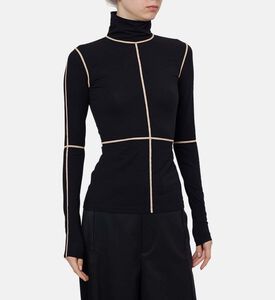 بلوزة ضيقة بدرزات متباينة