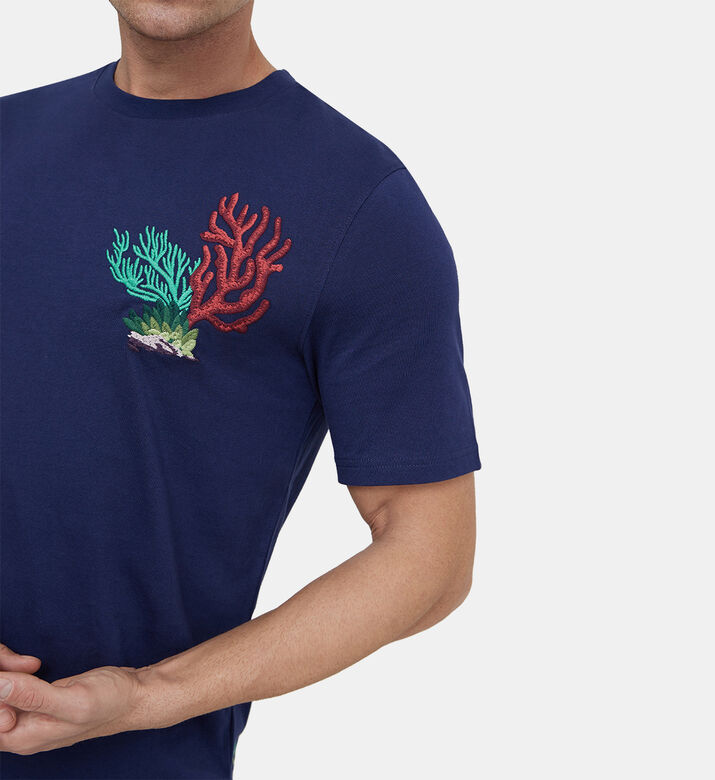 تيشيرت بأكمام قصيرة مطرزة بالمرجان