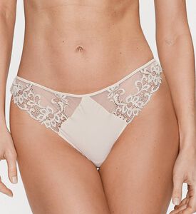 ساغا مطرزة شبكة طنجة