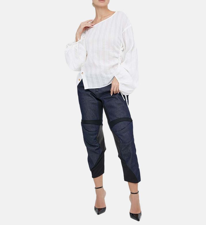 بلوزة قطنية مزينة بأزرار بلوزة قطنية مزينة بأزرار