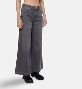 Ba and Sh Jeans Yusc, Model View