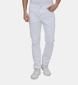 بنطال جينز بخصر متوسط وقصّة ضيقة