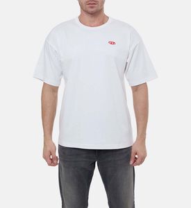 تيشيرت بياقة دائرية وشعار مطرز