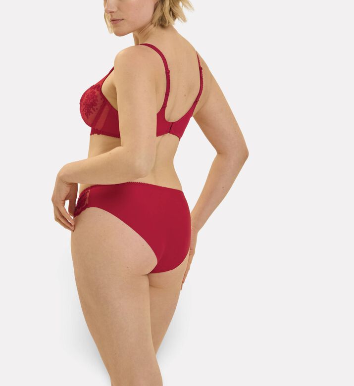 Simone Perele Brief, Model View