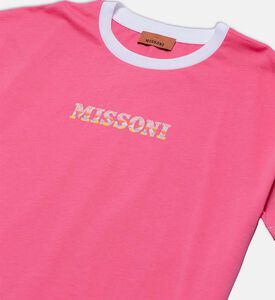 فستان بأكمام قصيرة بطبعة شعار أمامي