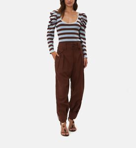 بنطال بني عالي الخصر بأكمام بأزرار