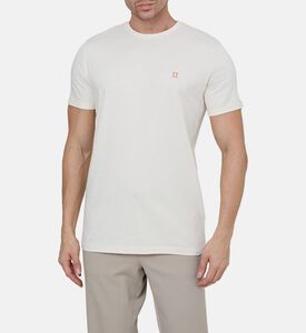 تيشيرت بشعار مطرز