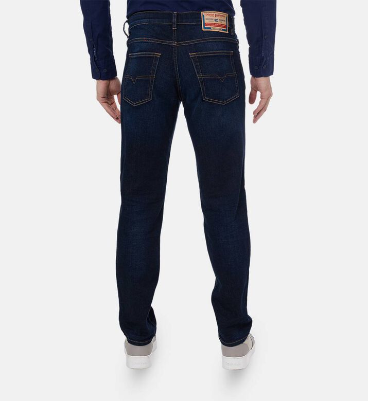 بنطال جينز بقصة عادية وزر إغلاق