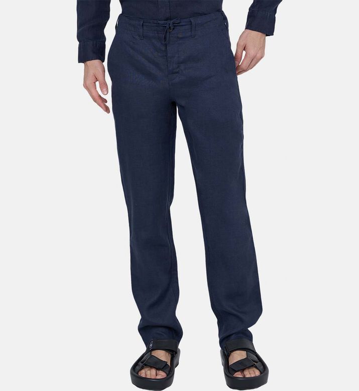 بنطال غير رسمي بقصة ضيقة