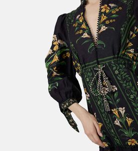 فستان أسود قصير مقوس بطبعة أزهار