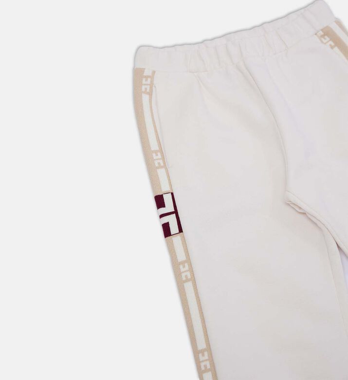 بنطال بقصة عادية بتطريز شعار