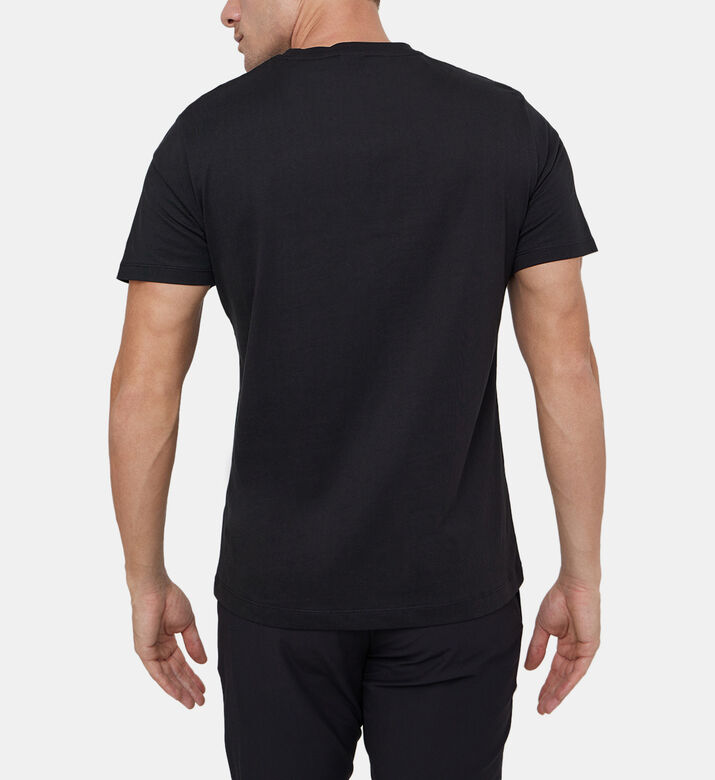 تي شيرت قطن أساسي بطبعة شعار