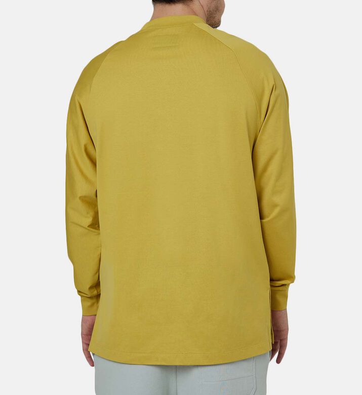 تي شيرت مخطط بأكمام طويلة