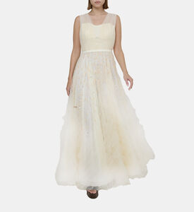 فستان تل مزيّن بخرز وأحجار الراين