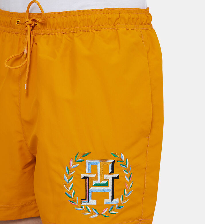 سروال سباحة بشعار ورباط