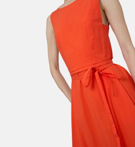 فستان مفتوح من الخلف بربطة عنق