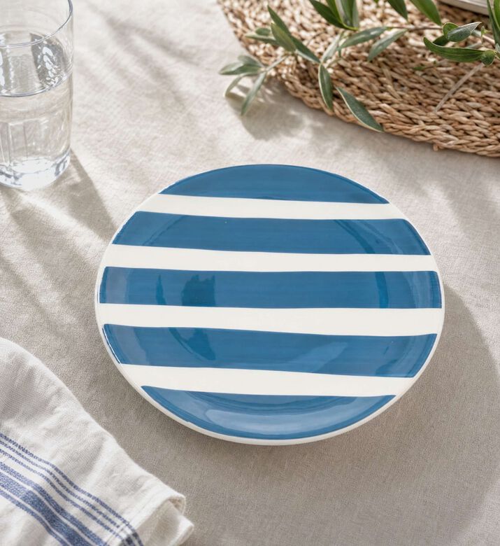 Easy Life Ceramic Round-shape Side Plate, Model View