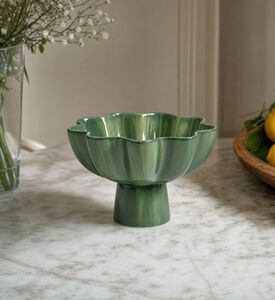 &k Amsterdam Casual Pedestal Centerpiece Bow, Model View