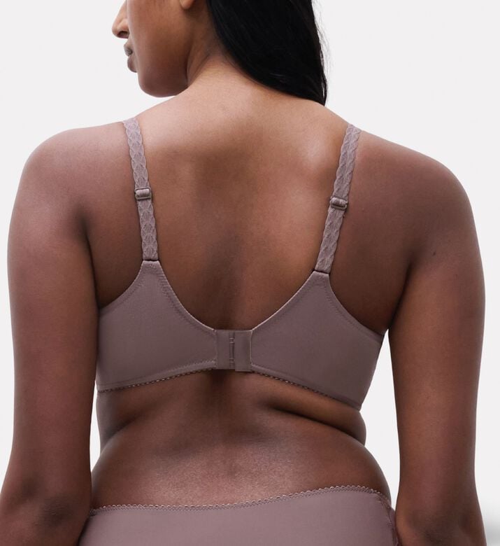 Chantelle Underwired Full-coverage Bra, Model View