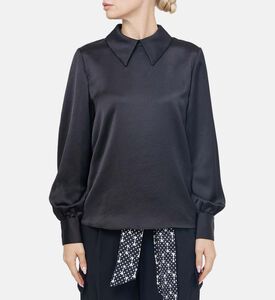 تيانا تتدفق أعلى الساتان