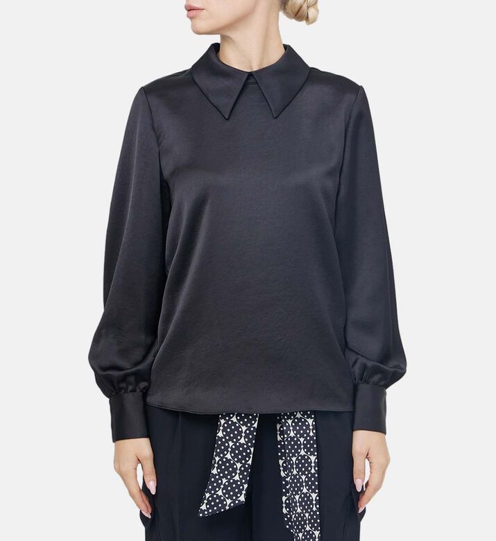 تيانا تتدفق أعلى الساتان