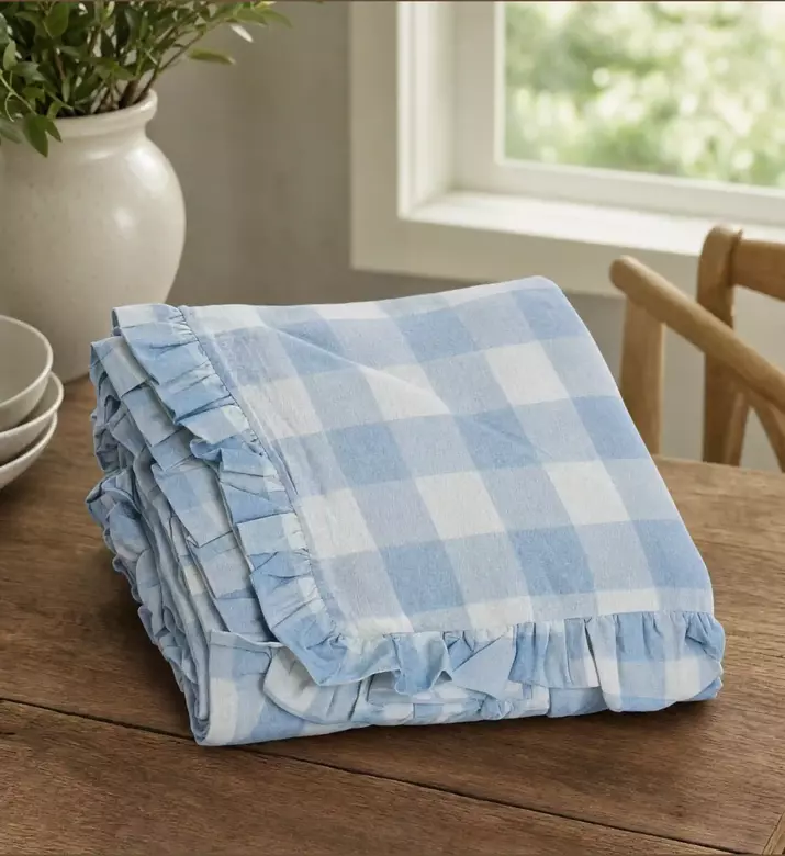 Home Deco and More Linea Hidden Zipper Table Cover, Model View
