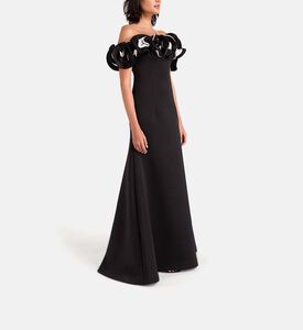 فستان ماكسي بأكتاف مكشوفة مزين بأزهار