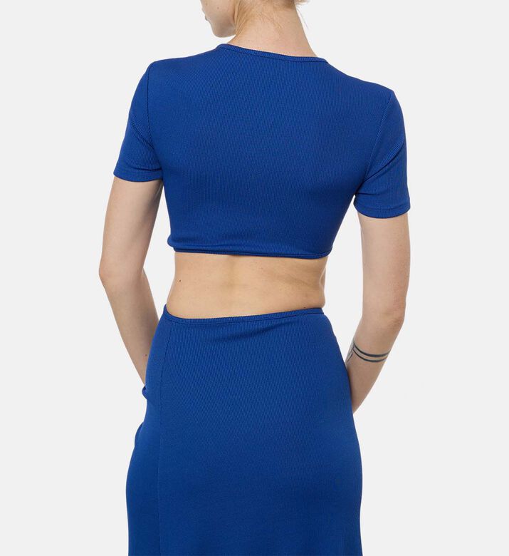 بلوزة قصيرة الأكمام بتفاصيل بيزلي معدنية