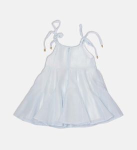 فستان بقصة هرمية مكشكش بأكتاف مربوطة قابلة للتعديل