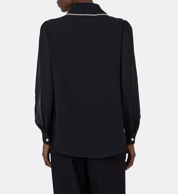 بلوزة بأكمام شفافة مطرزة بلؤلؤ