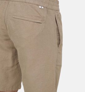 شورت غير رسمي بقصة ضيقة