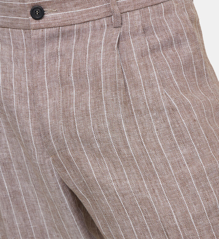 بنطال كتان مخطط بقصة عادية