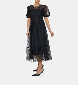 فستان متوسط الطول بأكمام منتفخة من الحرير والتول