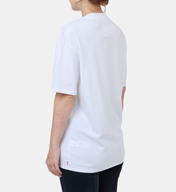 تيشيرت بياقة مستديرة بطبعة عبارة لعيد الميلاد