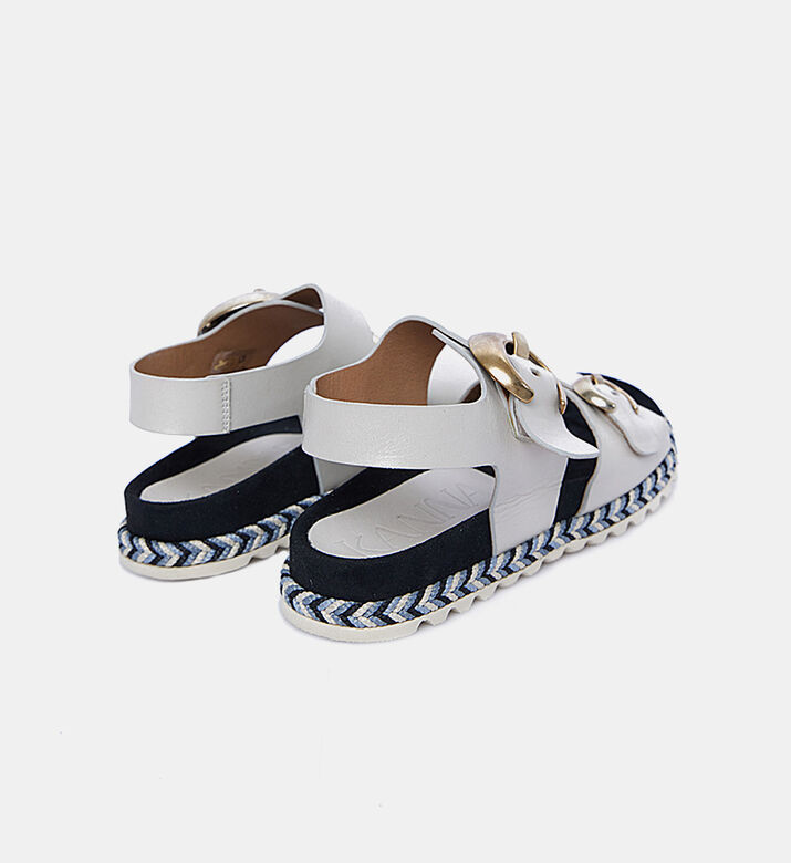 حذاء مفتوح مفصّل بإبزيم