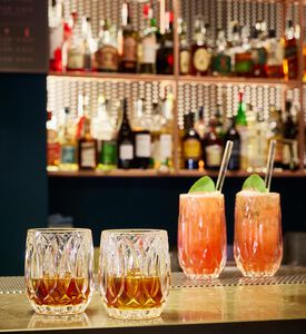 زجاج الماس طويل القامة محكم