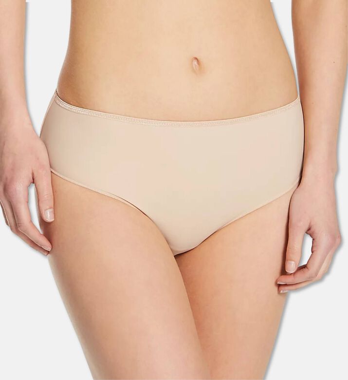 Simone Perele Brief, Model View