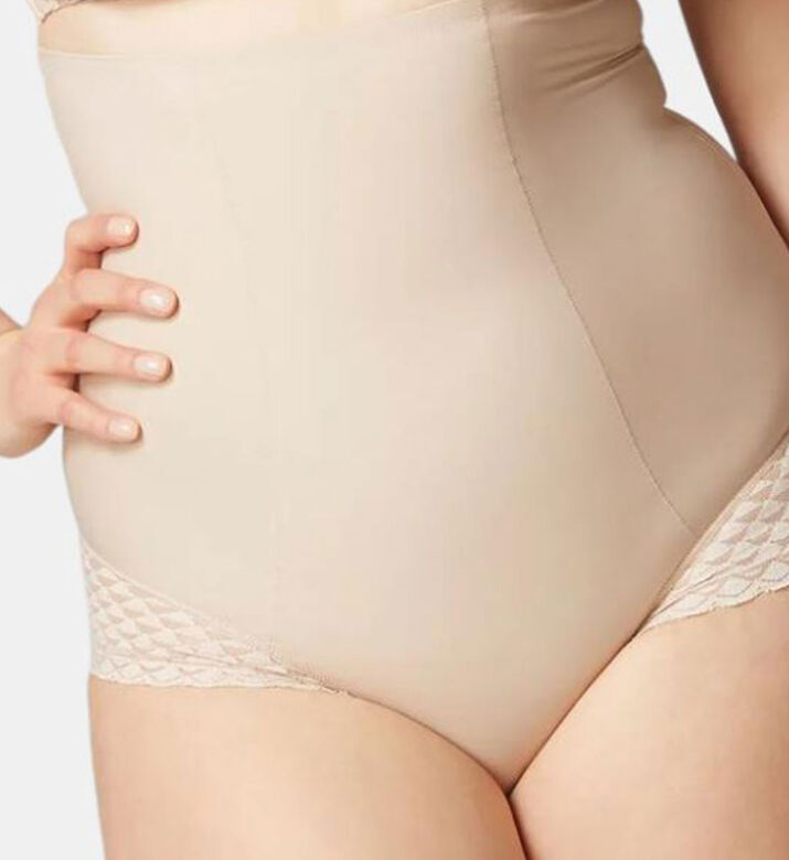 شورت قصير بخصر عالٍ