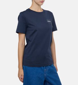 تيشيرت بياقة دائرية وتطريز شعار